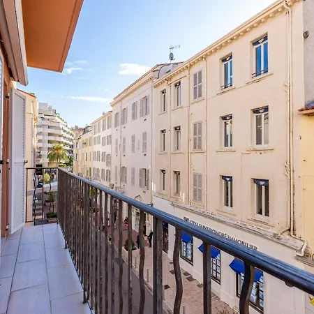 Suite 21 Notre Dame