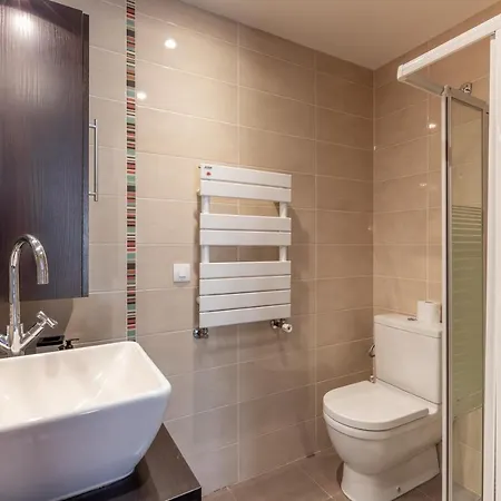 Suite 21 Notre Dame *